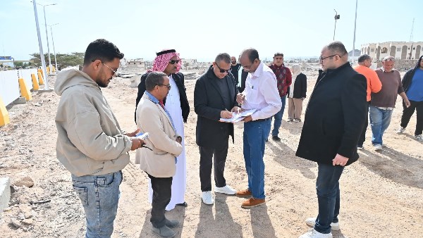 محافظ جنوب سيناء يتفقد ساحة انتظار الشاحنات بطابا