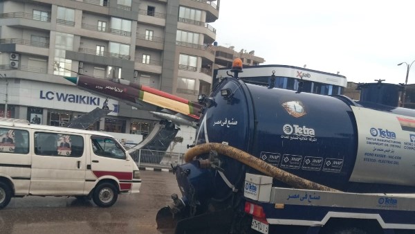 محافظ الدقهلية يتابع أعمال رفع تجمعات مياه الأمطار ويشدد على رفع درجة الاستعداد القصوى