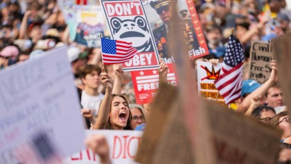 مظاهرات عارمة في أمريكا ضد إدارة الهجرة