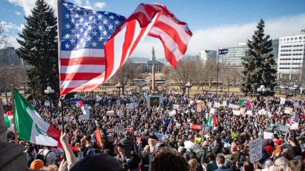 مظاهرات عارمة في أمريكا ضد إدارة الهجرة