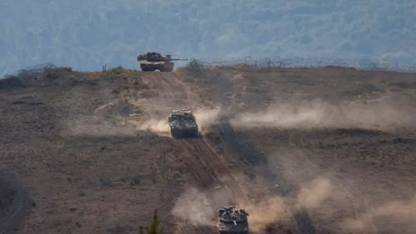 دبابات للاحتلال بالقرب من السياج الحدودي مع لبنان