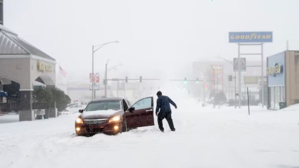 عاصفة ثلجية بأمريكا