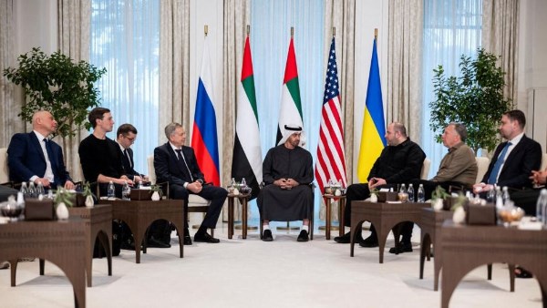 رئيس دولة الإمارات يستقبل وفود الدول الثلاث 