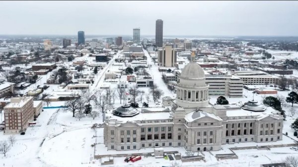 عاصفة ثلجية بأمريكا