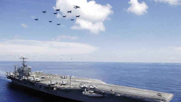 حاملة الطائرات إبراهام لينكولن