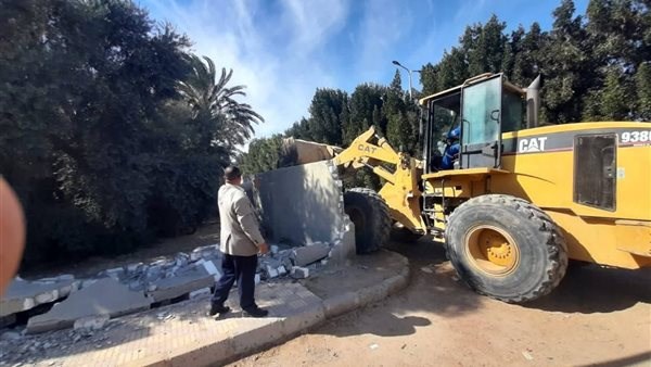 إزالة 15 حالة تعدٍ على أراضي أملاك الدولة بحي جنوب الغردقة