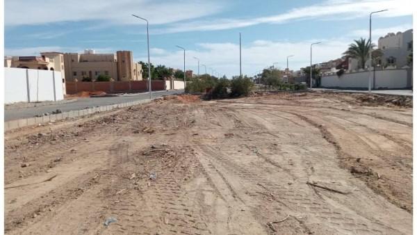 رفع المخلفات وتطهير الحاويات ضمن جهود النظافة اليومية بمدينة الغردقة