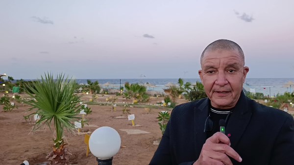 عاطف عثمان، الخبير السياحي ومدير عام أحد فنادق مرسى علم