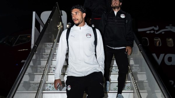 وصول بعثة منتخب مصر إلى طنجة استعدادا لمواجهة السنغال| صور