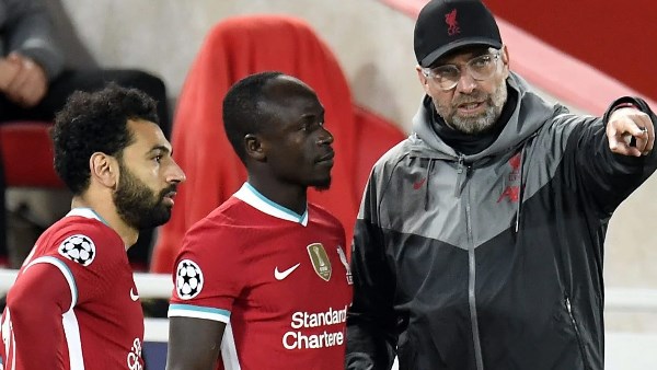 يورجن كلوب وساديو ماني ومحمد صلاح