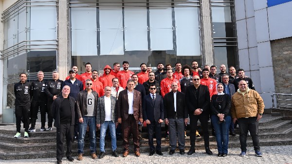 وزير الرياضة ومنتخب اليد