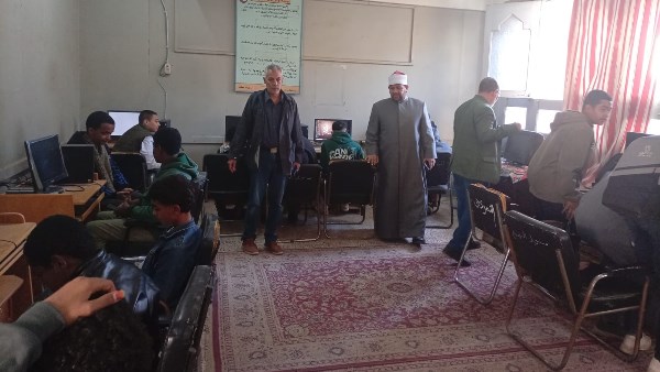 طلاب الصف الأول الثانوي الأزهري يؤدون امتحان البرمجة والذكاء الاصطناعي عبر المنصة اليابانية Sprix