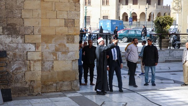 تجهيزات الجامع الأزهر قبل رمضان لصلاتي التراويح والتهجد 