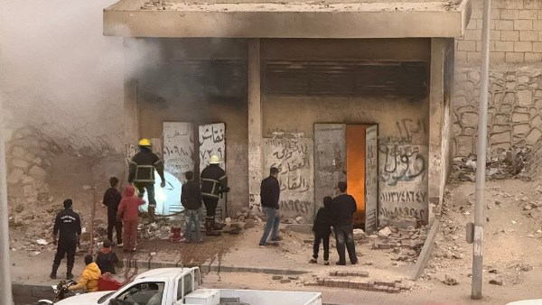 السيطرة على حريق في غرفة للكهرباء ملاصقة لمدرسة بأكتوبر.. صور