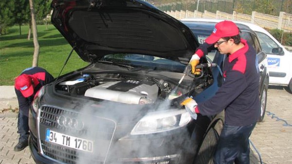 غسل محرك السيارة 