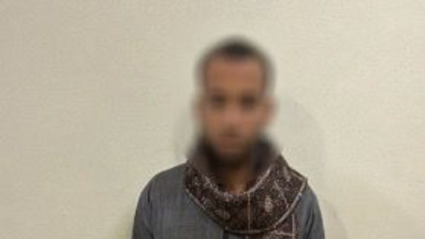 القبض على شخص يوزع أموالا على الناخبين بأسوان