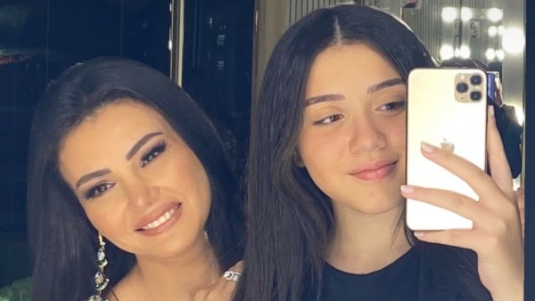 دينا فؤاد  وابنتها