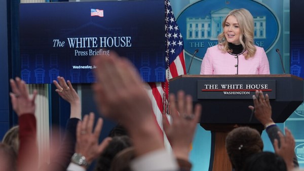 البيت الأبيض: عائدات النفط الفنزويلية ستذهب إلى حسابات أمريكية