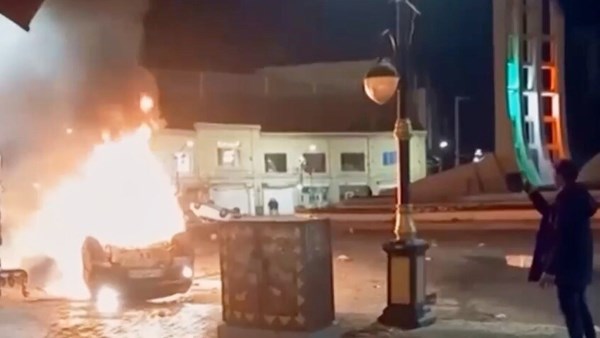 الخارجية الأمريكية تصدر تنبيها أمنيا وتحث رعاياها على مغادرة إيران