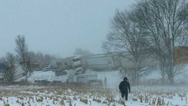 امريكا.. حادث تصادم بين أكثر من 100 سيارة يغلق طريق سريعا في ميتشجن