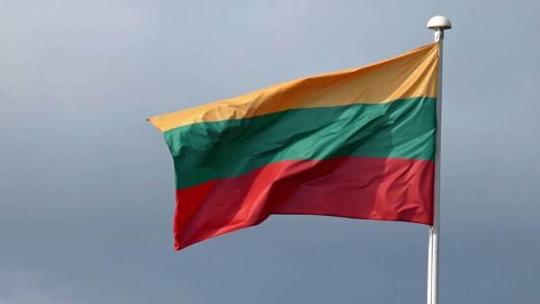 علم ليتوانيا 