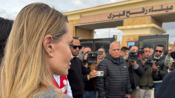 أنجلينا جولي تصل إلى معبر رفح