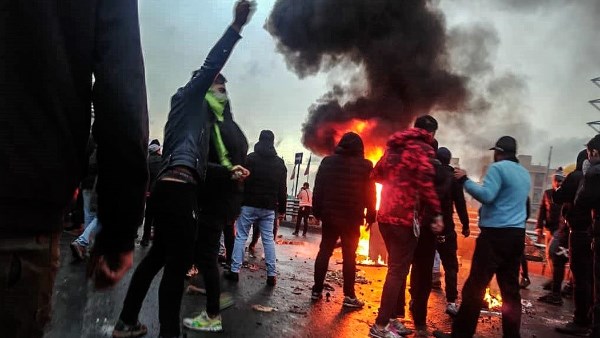 احتجاجات وشغب بإيران