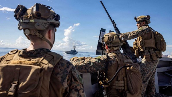 الجيش الأمريكي: مقتل 5 أشخاص في ضربة على سفينتين لتهريبهما للمخدرات