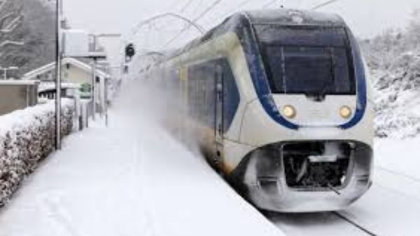 توقف حركة القطارات وإلغاء مئات الرحلات الجوية في هولندا بسبب الثلوج