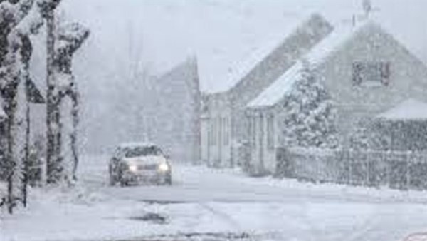 ثلوج كثيفة تغلق جسراً رئيسياً شمال ألمانيا وتلوّح بإغلاق المدارس