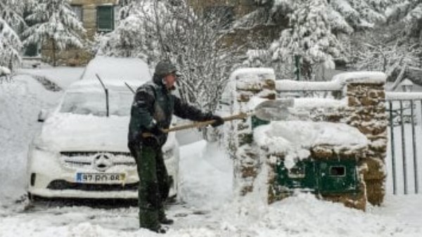 أوروبا تواجه عاصفة جورتي وثلوج وظروف جليدية في أجزاء كثيرة من القارة