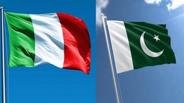 باكستان وإيطاليا