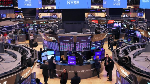 انخفاض أسهم شركات التكنولوجيا الأمريكية العملاقة في أوروبا بعد تهديدات ترامب الجمركية