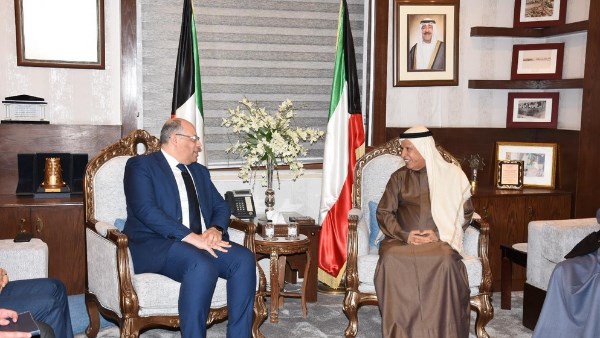 السفير المصري بالكويت يبحث مع رئيس الجهاز المركزي للمقيمين بصورة غير قانونية موضوعات متعلقة بدارسيهم في مصر