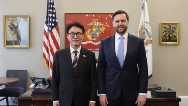 رئيس وزراء كوريا الجنوبية تقترح إرسال مبعوث أمريكي إلى كوريا الشمالية لإحياء الحوار رئيس وزراء كوريا الجنوبية تقترح إرسال مبعوث أمريكي إلى كوريا الشمالية لإحياء الحوار