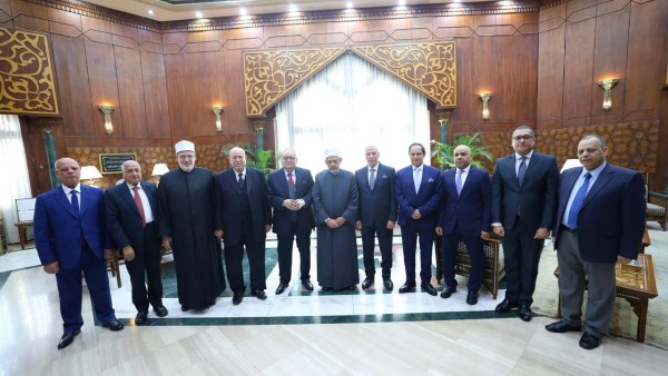 رئيس مجلس الدولة يزور شيخ الأزهر لتهنئته بقرب حلول شهر رمضان المبارك