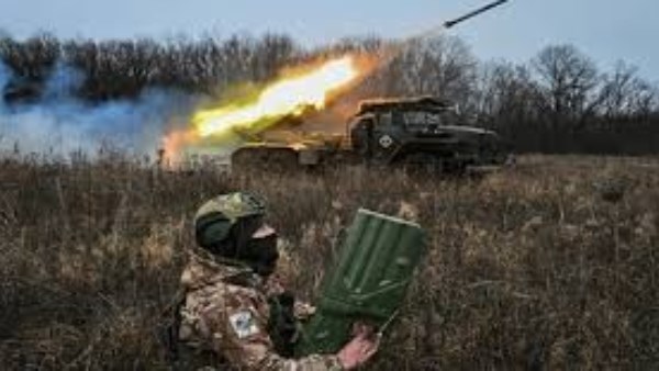 قوات الدفاع الجوي الروسية تعلن إسقاط 40 طائرة مسيرة أوكرانية فوق مناطق روسية الليلة الماضية