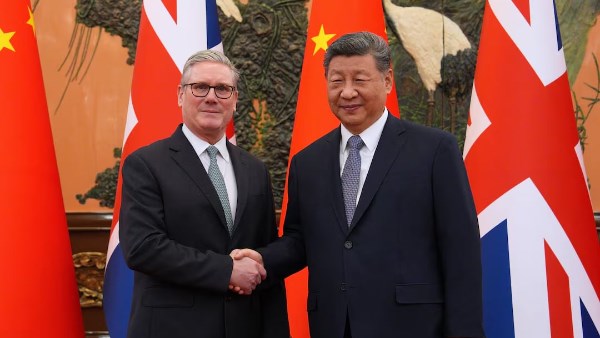 رئيس وزراء بريطانيا: الصين لاعب محوري على الساحة الدولية
