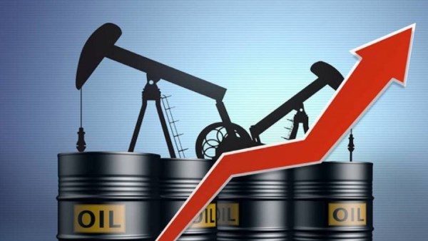 أسعار النفط ترتفع بعد اضطرابات الإنتاج الأمريكي وتصاعد التوتر الإيراني