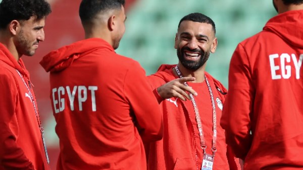 محمد صلاح يواصل كتابة التاريخ الإفريقي .. إليك طاقم تحكيم مباراة مصر والسنغال 