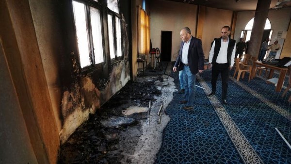 مستوطنون يقتحمون مسجد في الضفة الغربية