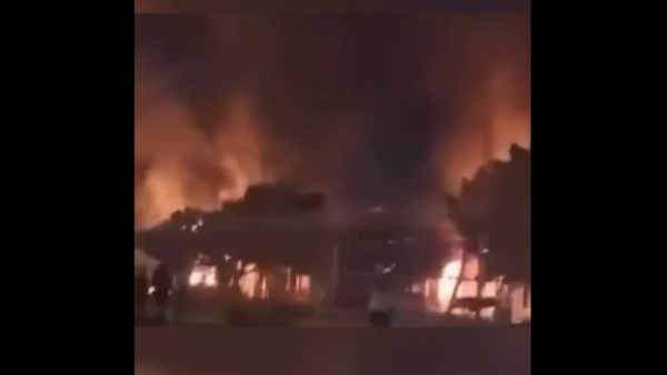 حرق مبنى التلفزيون الإيراني في أصفهان