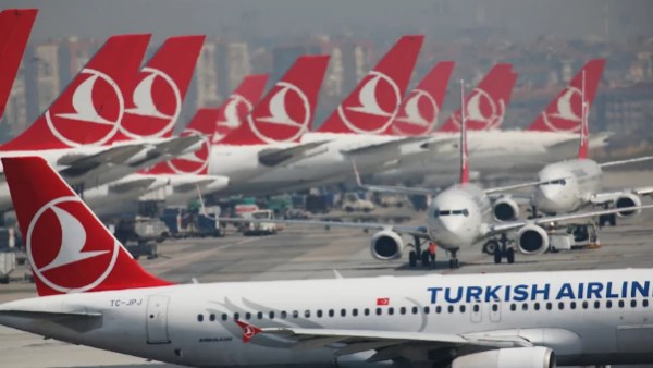 هبوط اضطراري لطائرة تركية في برشلونة