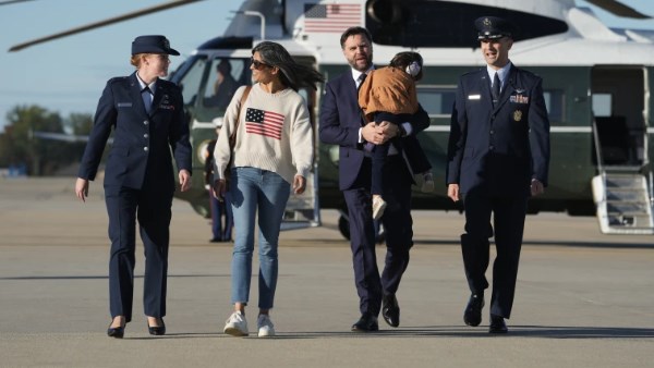 نائب الرئيس الأمريكي جي دي فانس وزوجته