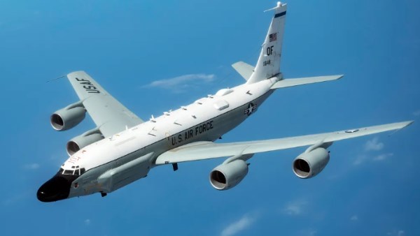 مقاتلة أمريكية تخرق أجواء الشرق الأوسط