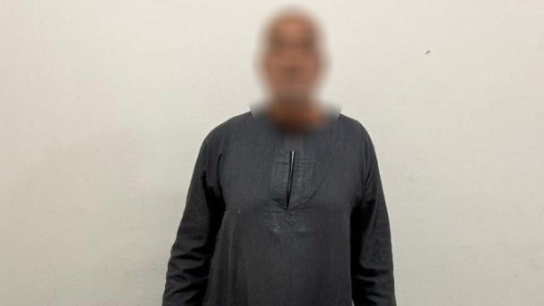 القبض على شخص يوزع كروت دعاية إنتخابية بالأقصر