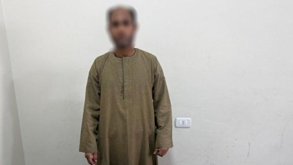 القبض على شخص يجمع بطاقات الناخبين بالأقصر