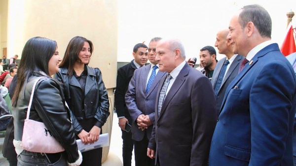 رئيس النيابة الإدارية يتفقد إجراءات سحب وتقديم الملفات للمتقدمين لوظيفة معاون بالهيئة