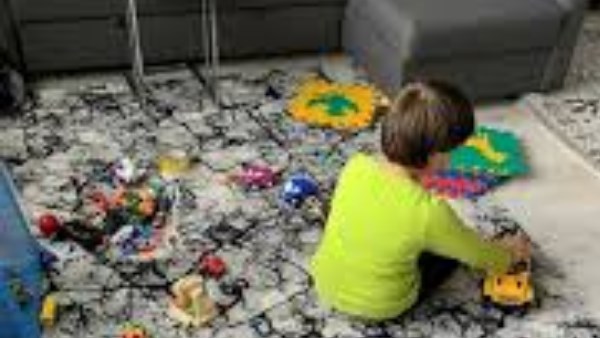 3 أطفال أشقاء و3 من أولاد خالتهم وابن الجيران يصارعون الموت  