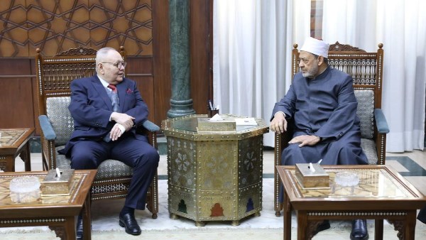 رئيس مجلس الدولة يزور شيخ الأزهر